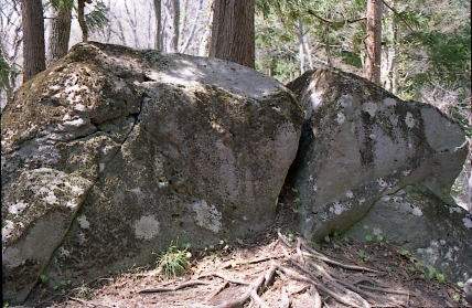2005/5GW 青森怪所めぐり~梵珠山、恐山、日本中央の碑(追記)、キリストの墓ほか(暫定報告書)フォント修正、アルバム追加、卒塔婆参考追記_b0116271_17594836.jpg