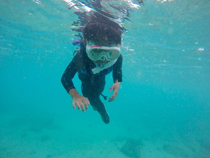 わんぱく冒険学校B〔２日目〕ウミガメと一緒に泳いだ青い海、午後は遠くまで泳ぎだしてみました。_d0363878_1935022.jpg