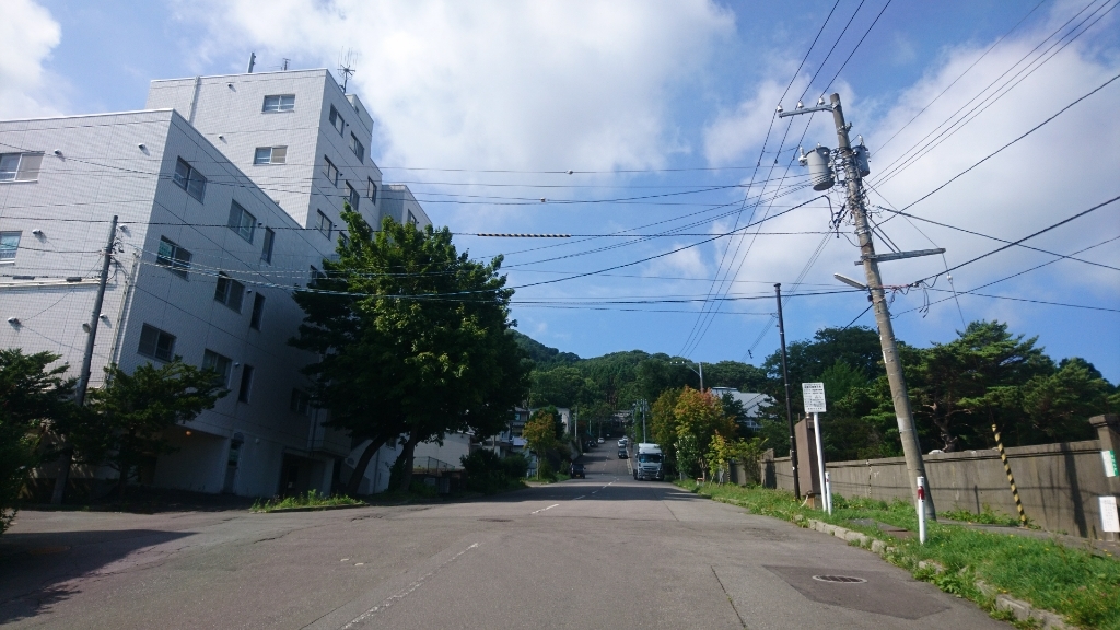 映画PとJKロケ地、幸坂。土屋太鳳さんのカコが自転車で…_b0106766_09480104.jpg