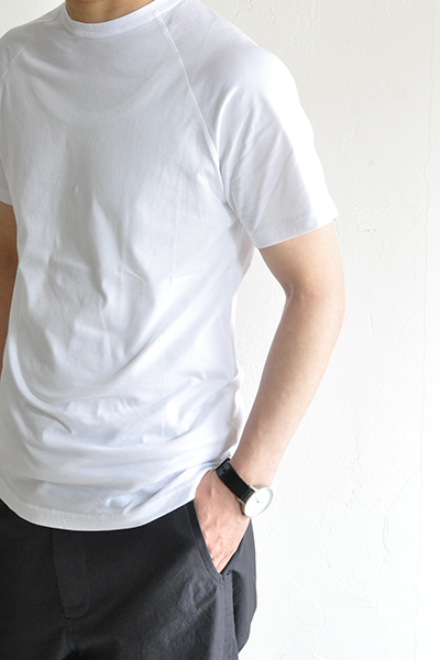 KESTIN HARE DROPPED SQAURE HEM RAGLAN TEE_d0120442_164390.jpg