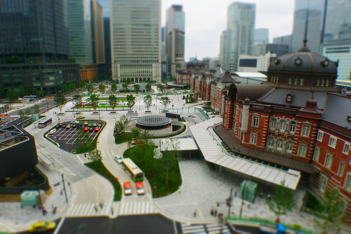 東京駅 丸の内側広場のジオラマ風 私のデジタル写真眼