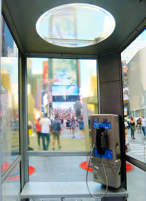 昔ながらの電話ボックス、NYのタイムズ・スクエアに復活?!_b0007805_19405453.jpg