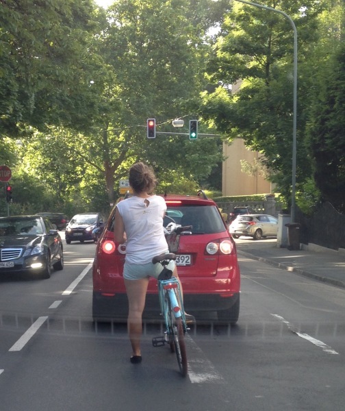 自転車 停車 足が届かない