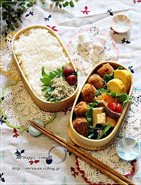 一口とんかつ弁当とラウンドパン♪_f0348032_18030959.jpg
