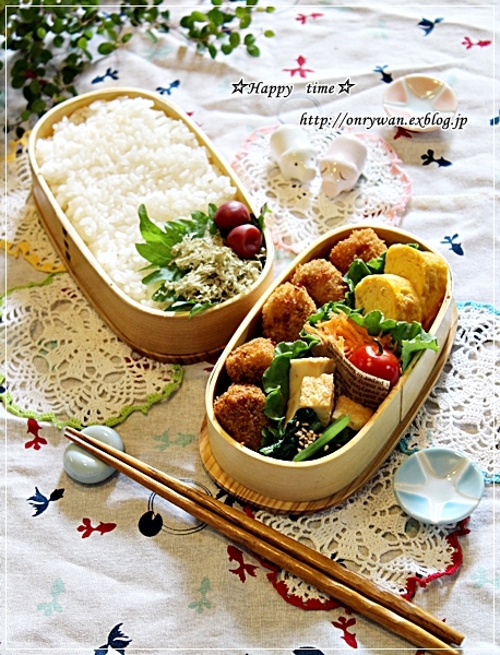 一口とんかつ弁当とラウンドパン♪_f0348032_18033459.jpg
