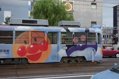 路面電車、アンパンマン号_e0080345_17544265.jpg