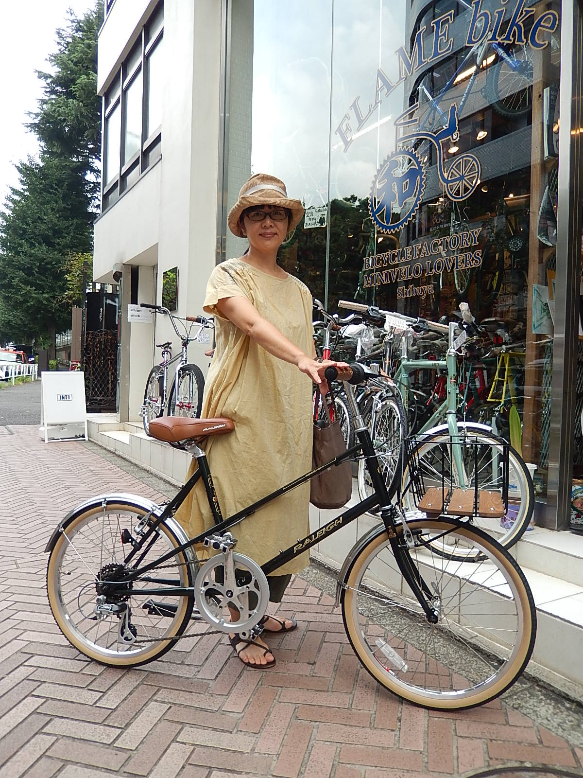 8月5日　渋谷　原宿　の自転車屋　FLAME bike前です_e0188759_18111325.jpg