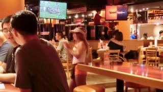 初めてのHooters！_e0093380_67033.jpg