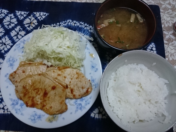 8/6夜勤明け ヱビスビール500ml + カナダ産馬肉赤身細切り(生食用)+豚生姜焼き定食_b0042308_16301330.jpg