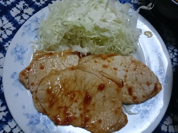 8/6夜勤明け ヱビスビール500ml + カナダ産馬肉赤身細切り(生食用)+豚生姜焼き定食_b0042308_16302038.jpg
