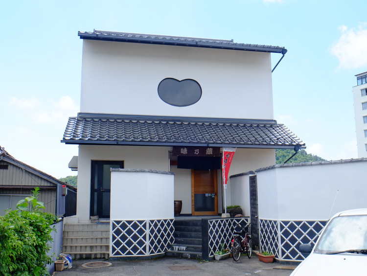 「帰りたくなくなる島、隠岐の島へ! 隠岐そば、和カフェ、神社巡り」_a0000029_1201773.jpg