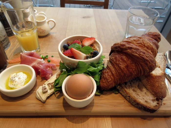 Le Pain Quotidien 意識高い系のサーフ ターフブランチ 東京ミッドタウン お散歩アルバム 秋の訪れ