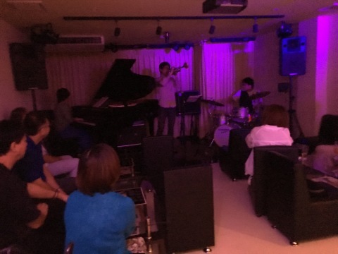 Jazzlive comin 広島 本日火曜日のライブ_b0115606_10575773.jpg