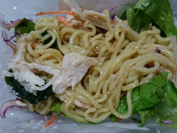 8/7夜勤飯 ファミマ × ライザップ × 明星 辛豚骨ラーメン ¥268_b0042308_01404814.jpg