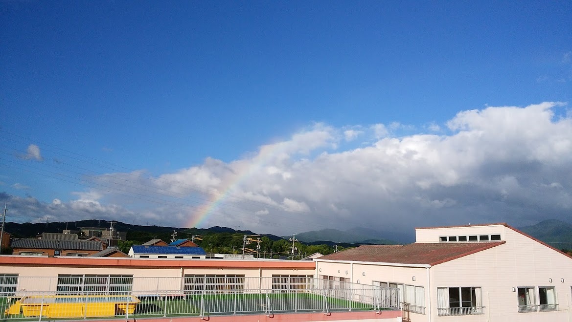 台風が過ぎて、虹を見つけた_e0099212_19485630.jpg