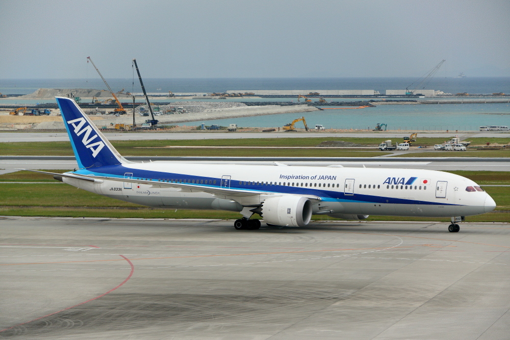 那覇空港 Ana 87 9のスポットイン 南の島の飛行機日記