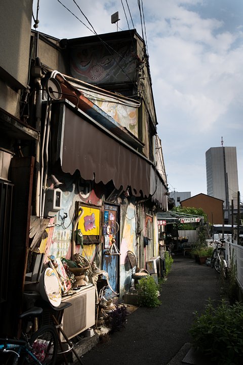 とってもサイケな赤錆酒場_d0353489_14385514.jpg