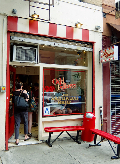 ちょっと変わったフレーバーのアイスのお店 OddFellows Ice Cream_b0007805_2395964.jpg