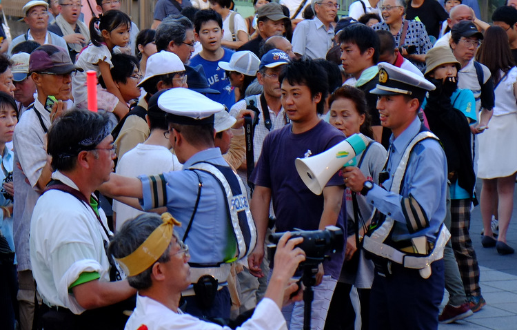 「三重県桑名市 400年続く奇祭、石取祭」_a0000029_15494060.jpg