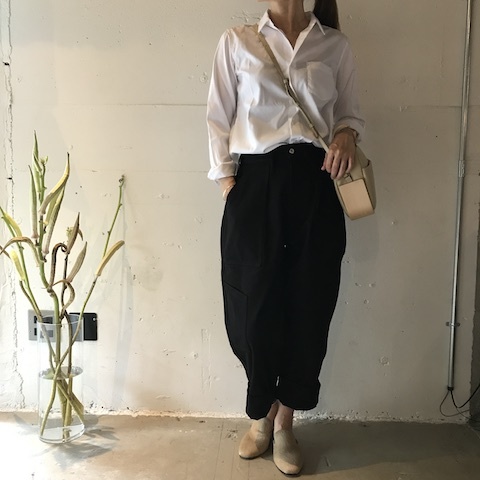 くろ と しろ パンツ と シャツ_d0364239_16313815.jpg