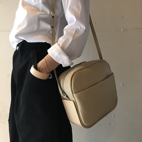 くろ と しろ パンツ と シャツ_d0364239_16323197.jpg