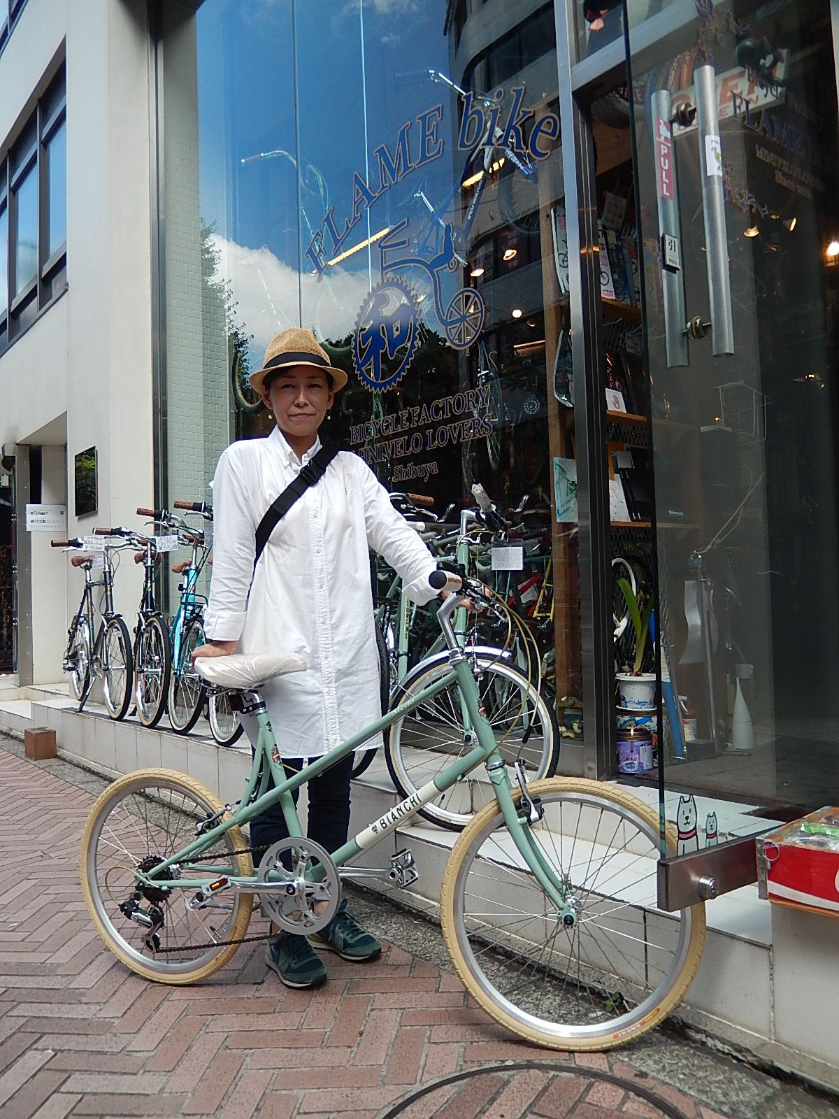 8月12日 渋谷 原宿 の自転車屋 FLAME bike前です_e0188759_18282460.jpg