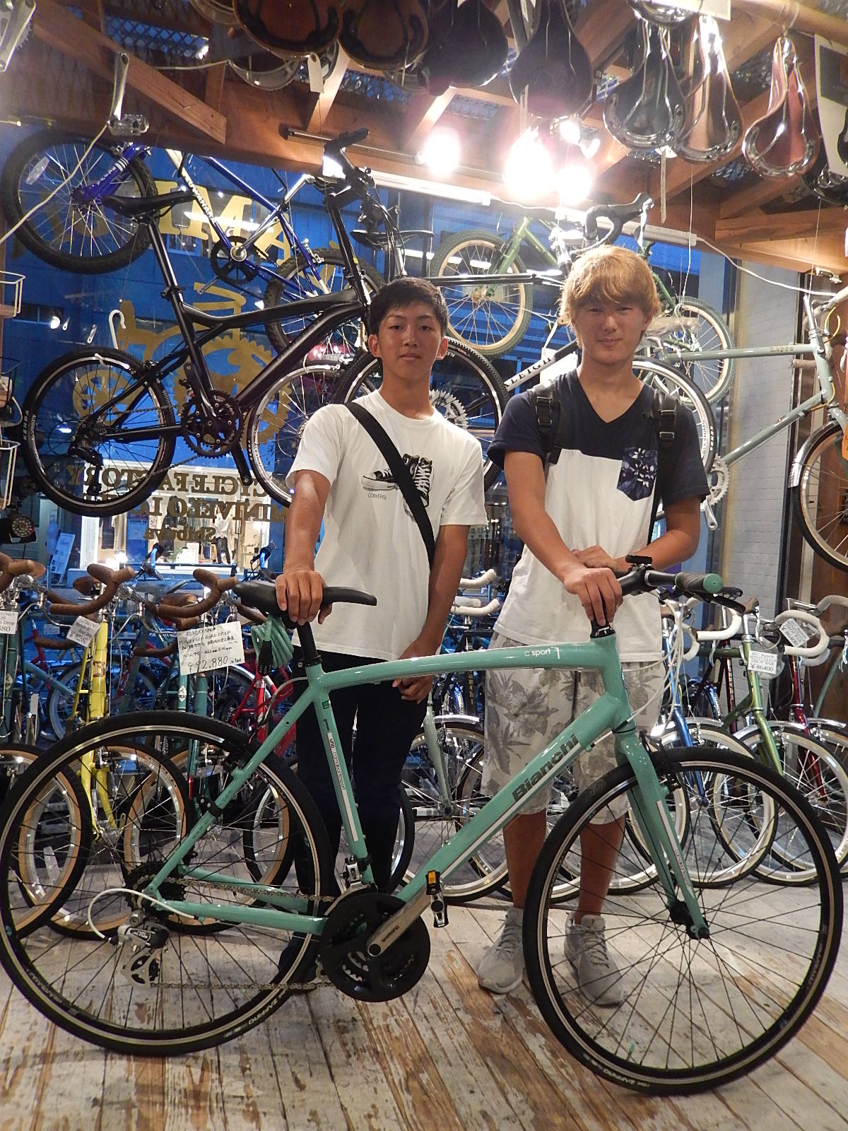 8月12日 渋谷 原宿 の自転車屋 FLAME bike前です_e0188759_18311947.jpg