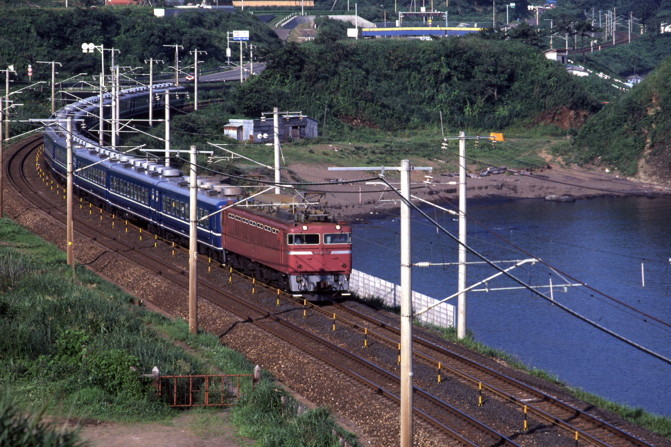 夏の朝の海辺のEF81 - 1983年夏 -_b0190710_19010718.jpg