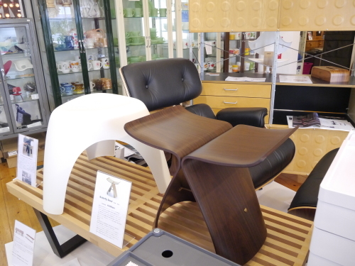 日本の美意識と西洋の素材が見事に融合した傑作...Butterfly Stool♪_b0125570_10141476.jpg