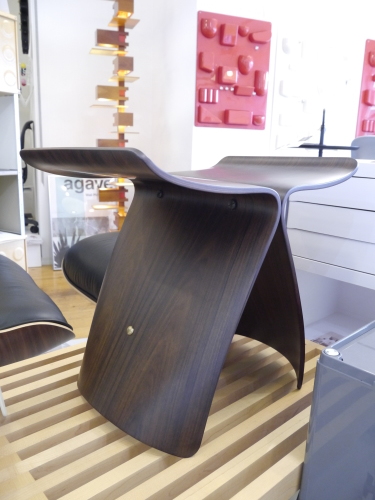 日本の美意識と西洋の素材が見事に融合した傑作...Butterfly Stool♪_b0125570_10165956.jpg
