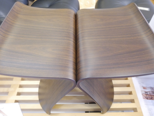 日本の美意識と西洋の素材が見事に融合した傑作...Butterfly Stool♪_b0125570_10191249.jpg
