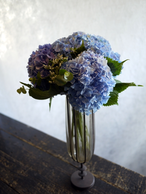 紫陽花のクラッチブーケ 結婚式の 和装での前撮り用 17 08 07 札幌 花屋 Mell Flowers