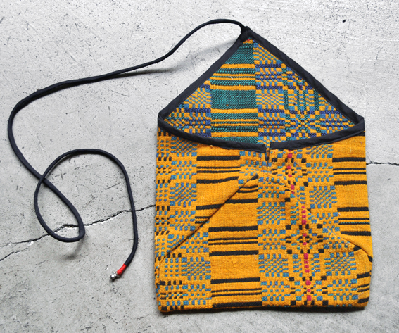 antique Jacquard pouch_d0193211_1145165.jpg