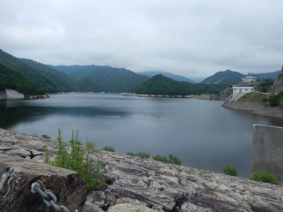 谷川岳ロープウェイと大露天風呂の宝川温泉夏の旅3　奈良俣ダム_a0226627_09305625.jpg