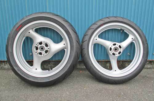 M本サン号 GSX-R1100（GV73A/M型）のホイール＆タイヤ交換・・・(^^♪_c0086965_01445419.jpg