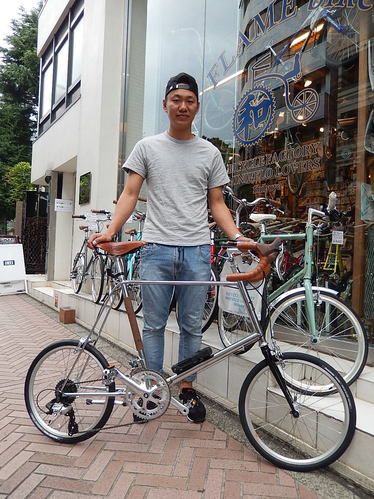 8月15日 渋谷 原宿 の自転車屋 FLAME bike前です_e0188759_18475513.jpg