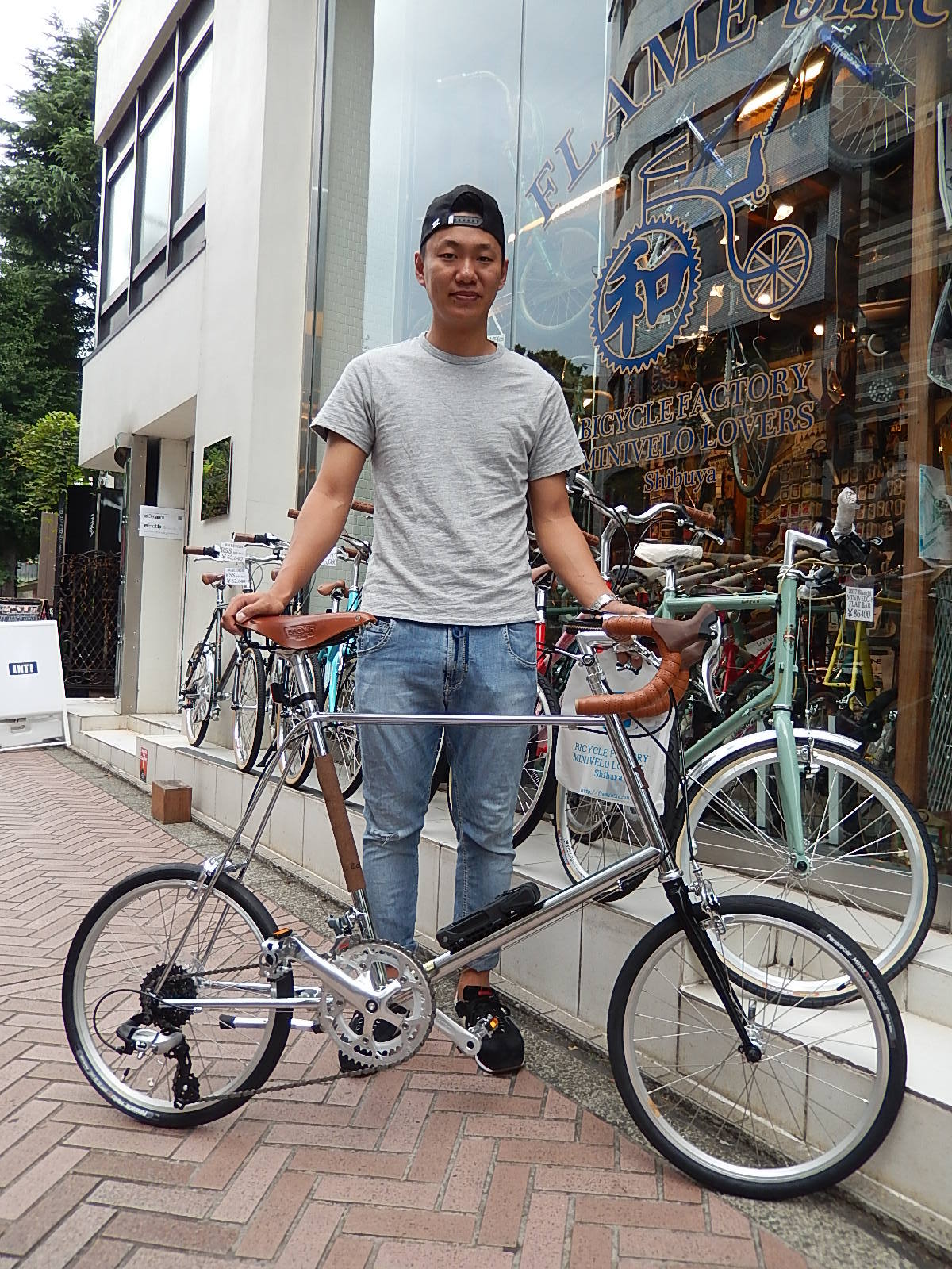 8月15日　渋谷　原宿　の自転車屋　FLAME bike前です_e0188759_18475513.jpg