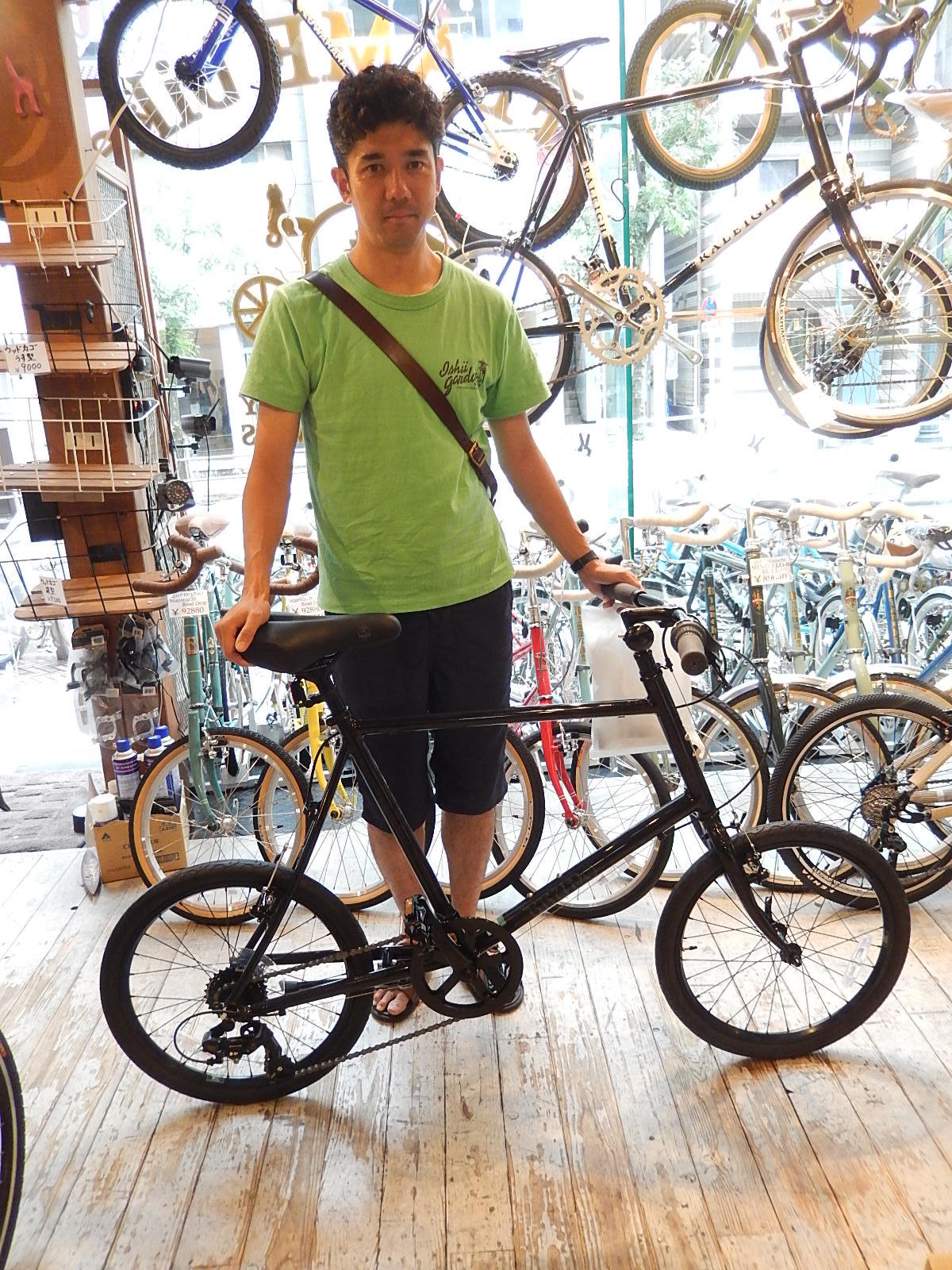 8月15日 渋谷 原宿 の自転車屋 FLAME bike前です_e0188759_18521648.jpg