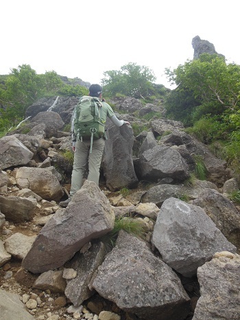 天狗岳（1日目・白駒池～天狗岳～根石岳山荘）_c0034391_12404267.jpg