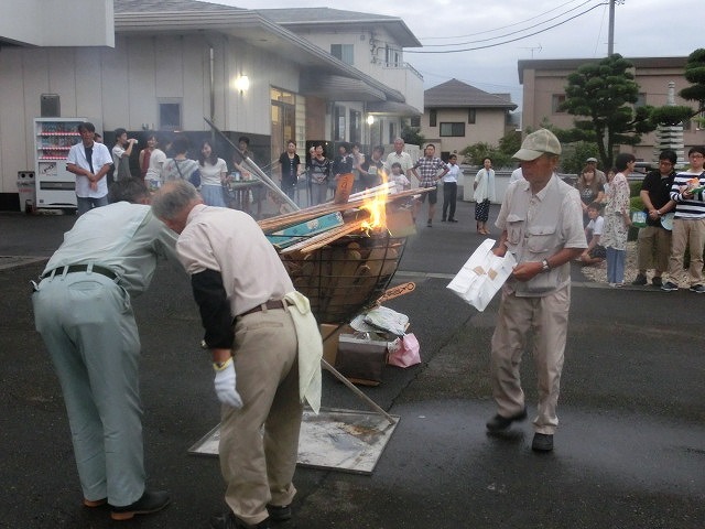 お盆最後の行事　わきみず寺（法雲寺）の「灯篭流し」_f0141310_07213426.jpg