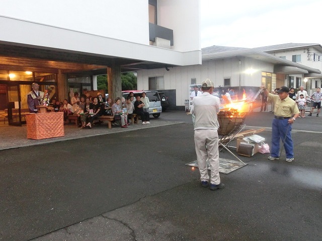 お盆最後の行事　わきみず寺（法雲寺）の「灯篭流し」_f0141310_07251211.jpg