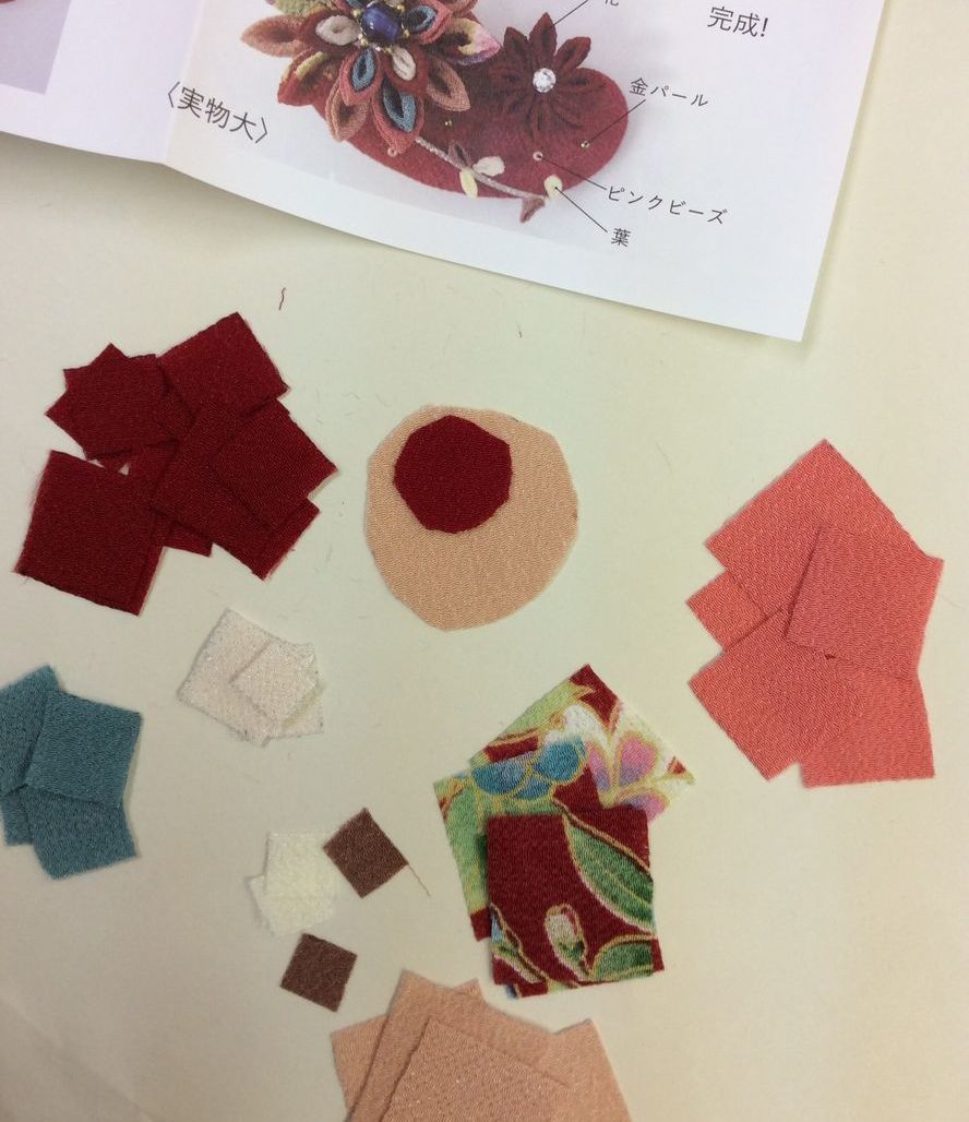 ちりめんつまみ細工_d0156706_11351036.jpg