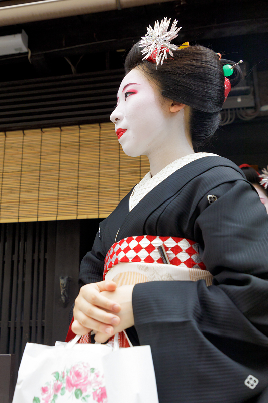 八朔のあいさつ回り（祇園甲部 豆純さん、豆こまさん、豆珠さん、豆沙弥さん）_f0155048_22284786.jpg