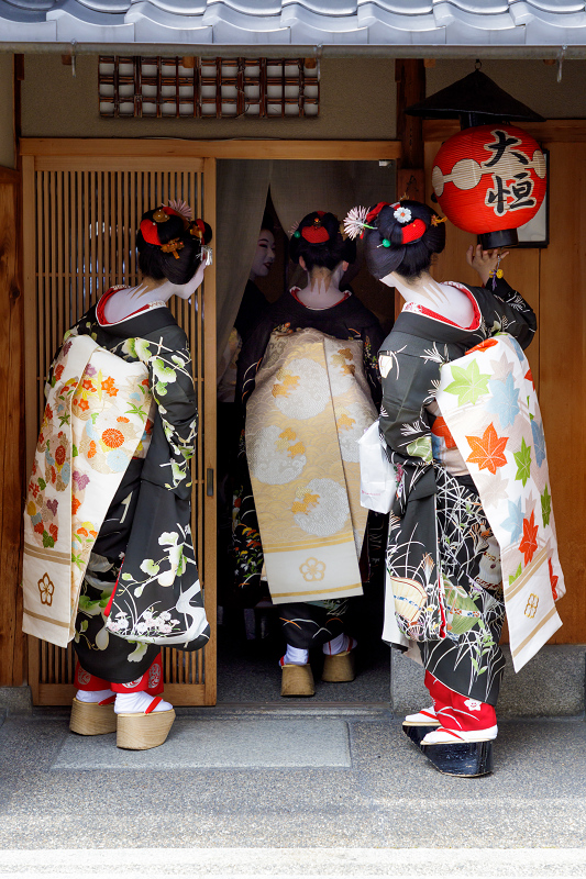 八朔のあいさつ回り（祇園甲部 豆純さん、豆こまさん、豆珠さん、豆沙弥さん）_f0155048_22295774.jpg