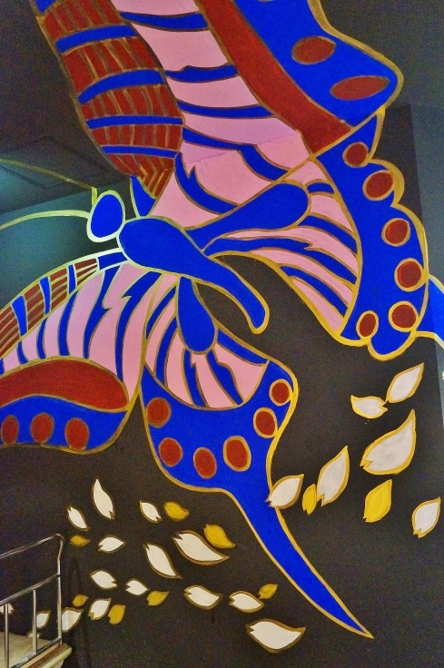 祇園くろちくビルの壁画_b0063958_08183545.jpg