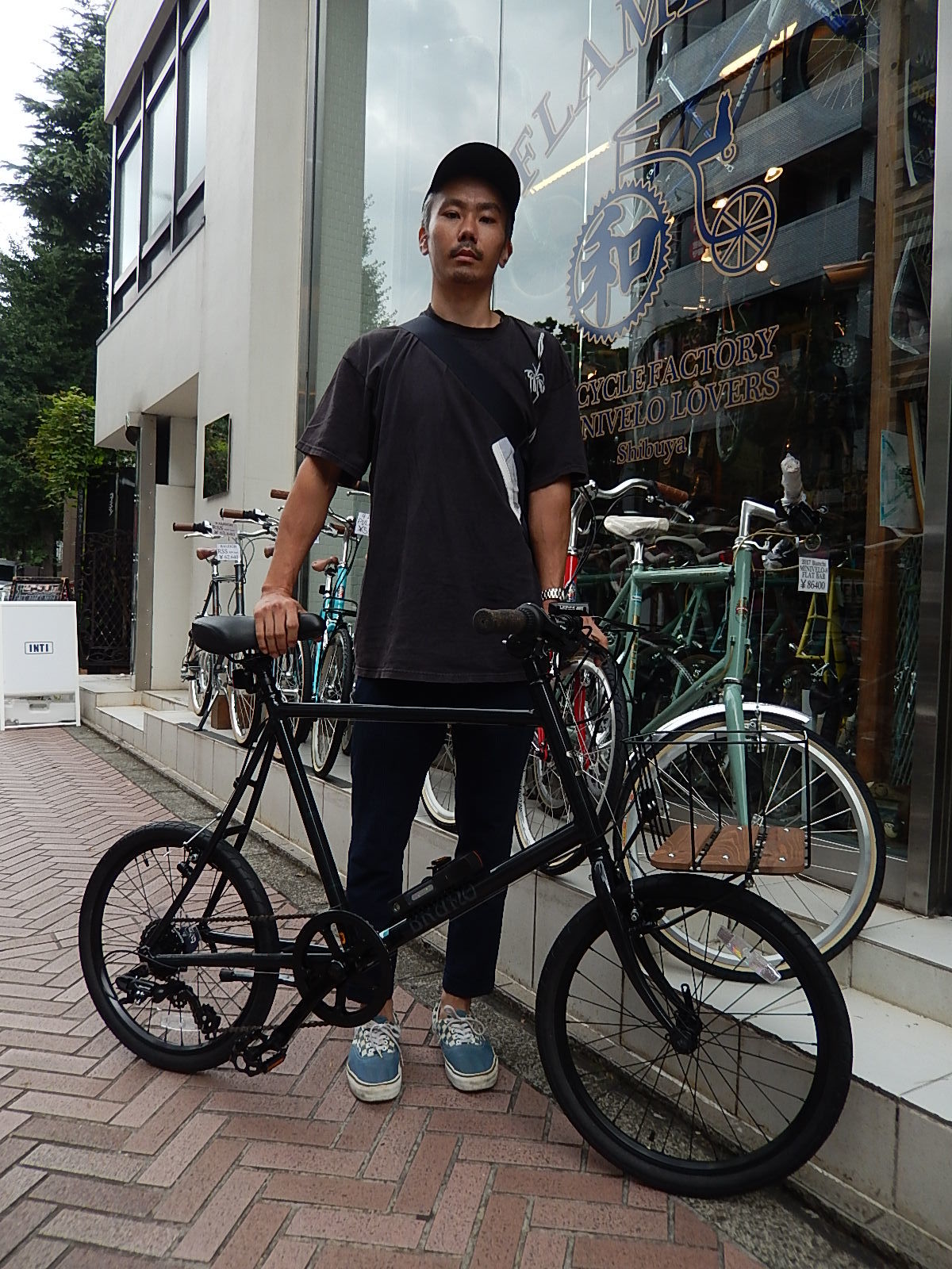 8月20日　渋谷　原宿　の自転車屋　FLAME bike前です_e0188759_16010026.jpg