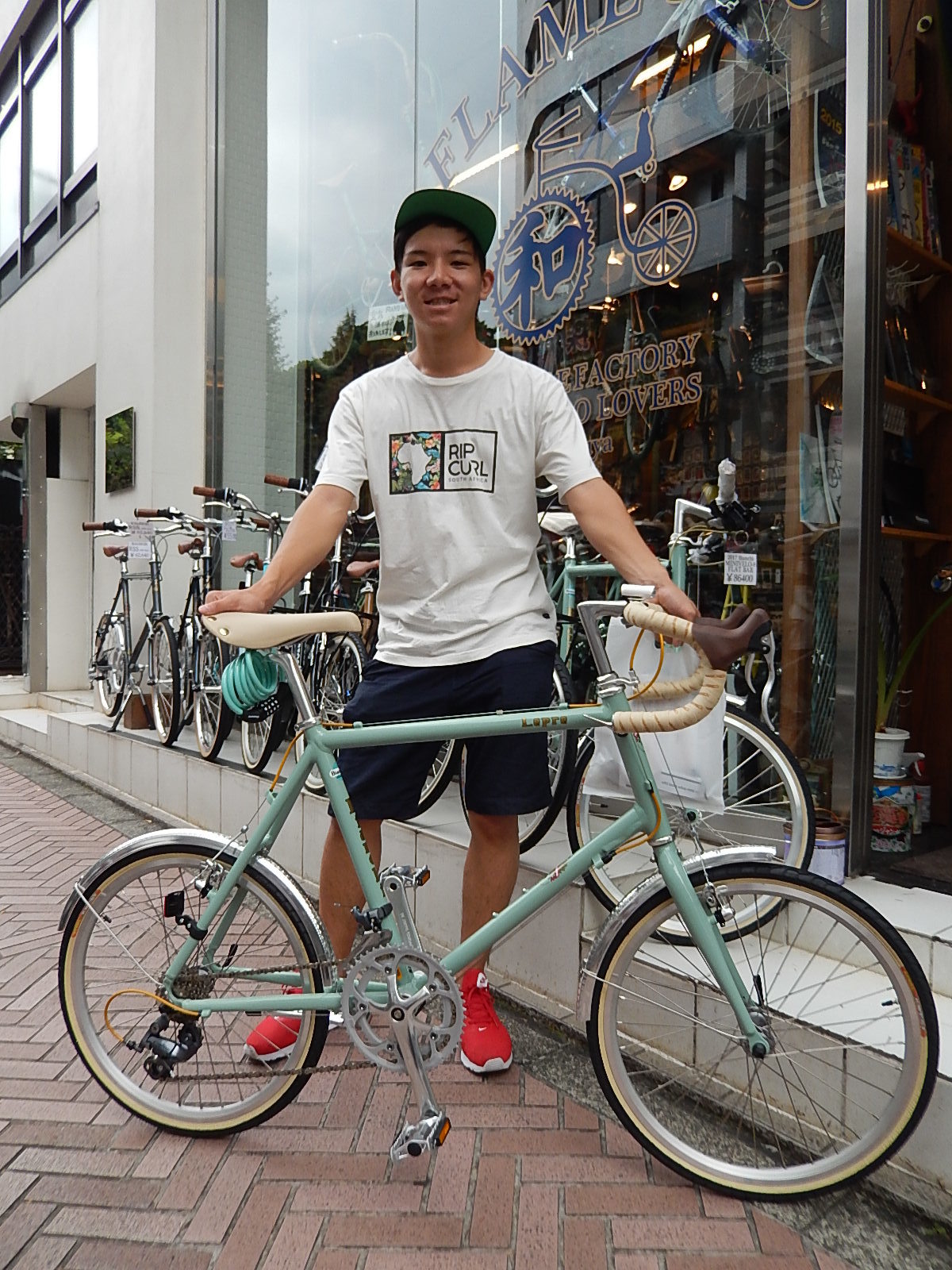 8月20日　渋谷　原宿　の自転車屋　FLAME bike前です_e0188759_16032264.jpg