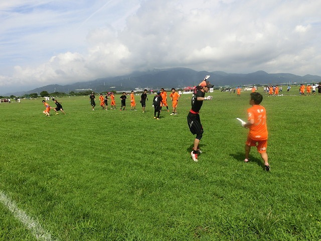 強い草いきれの中で第2回「富士山杯争奪 究極円盤選手権大会」=アルティメット静岡県大会_f0141310_07282633.jpg