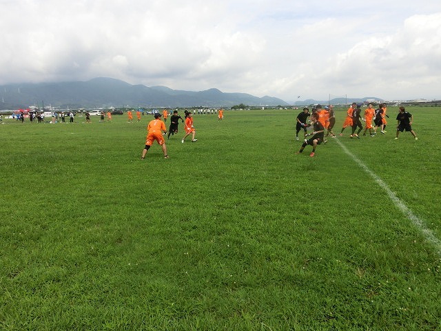 強い草いきれの中で第2回「富士山杯争奪 究極円盤選手権大会」=アルティメット静岡県大会_f0141310_07285511.jpg