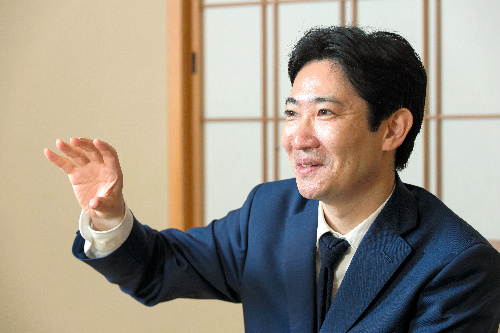 若きうちに 髪の生え際 ほどよくはげ上がる者は発達早し 運気強し 気楽じい の蓼科偶感